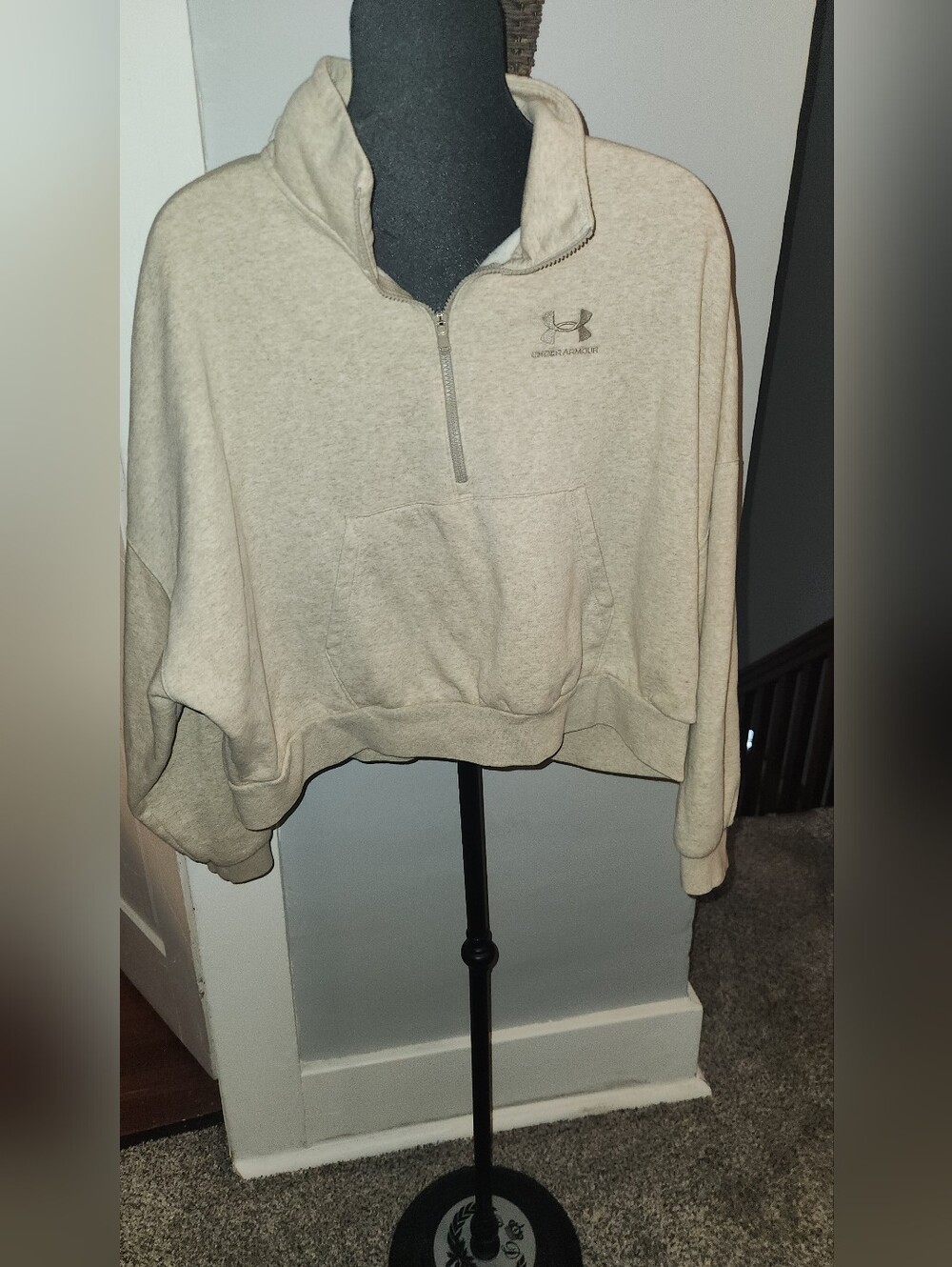 Women's Under Armour Beige Cropped Pouch Half-Zip Pullover. XL